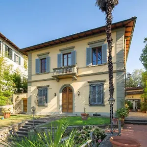 https://villa-lia-apartment-in-villa-with-private-garden-and-pool.it-tuscanyhotel.com