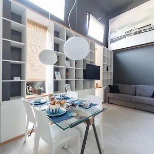 https://design-navigli-loft-hosted-by-sweetstay.it-lombardy.com