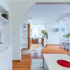 https://apartament-na-starowce-kolobrzeg.kolobrzeghotels.com
